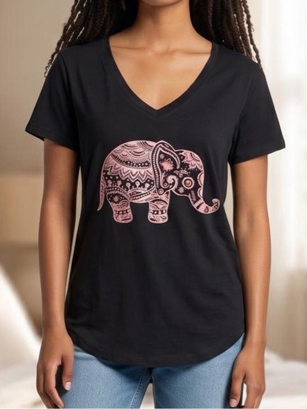(NWOT) No Boundaries Women’s Elephant V-Neck Black Tee, Medium (7-9)